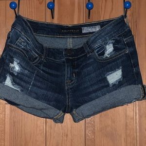 Super cute Aeropostale midi jean shorts✨🦋